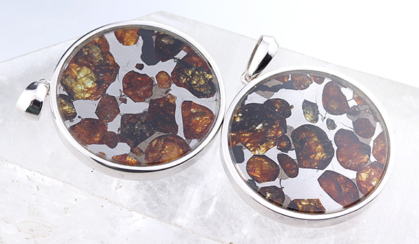 隕石特集】パラサイト・セリコ隕石ペンダント【六芒星】約27mm