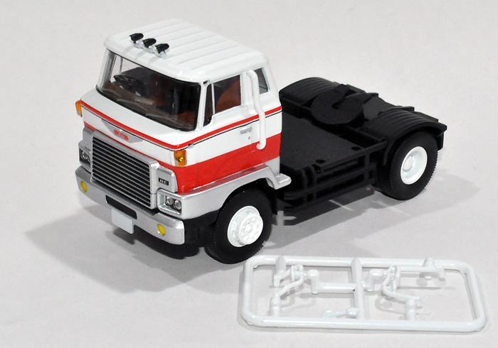 トミカリミテッド ヴィンテージ ネオ 日野 HE366 トラクタヘッド (白