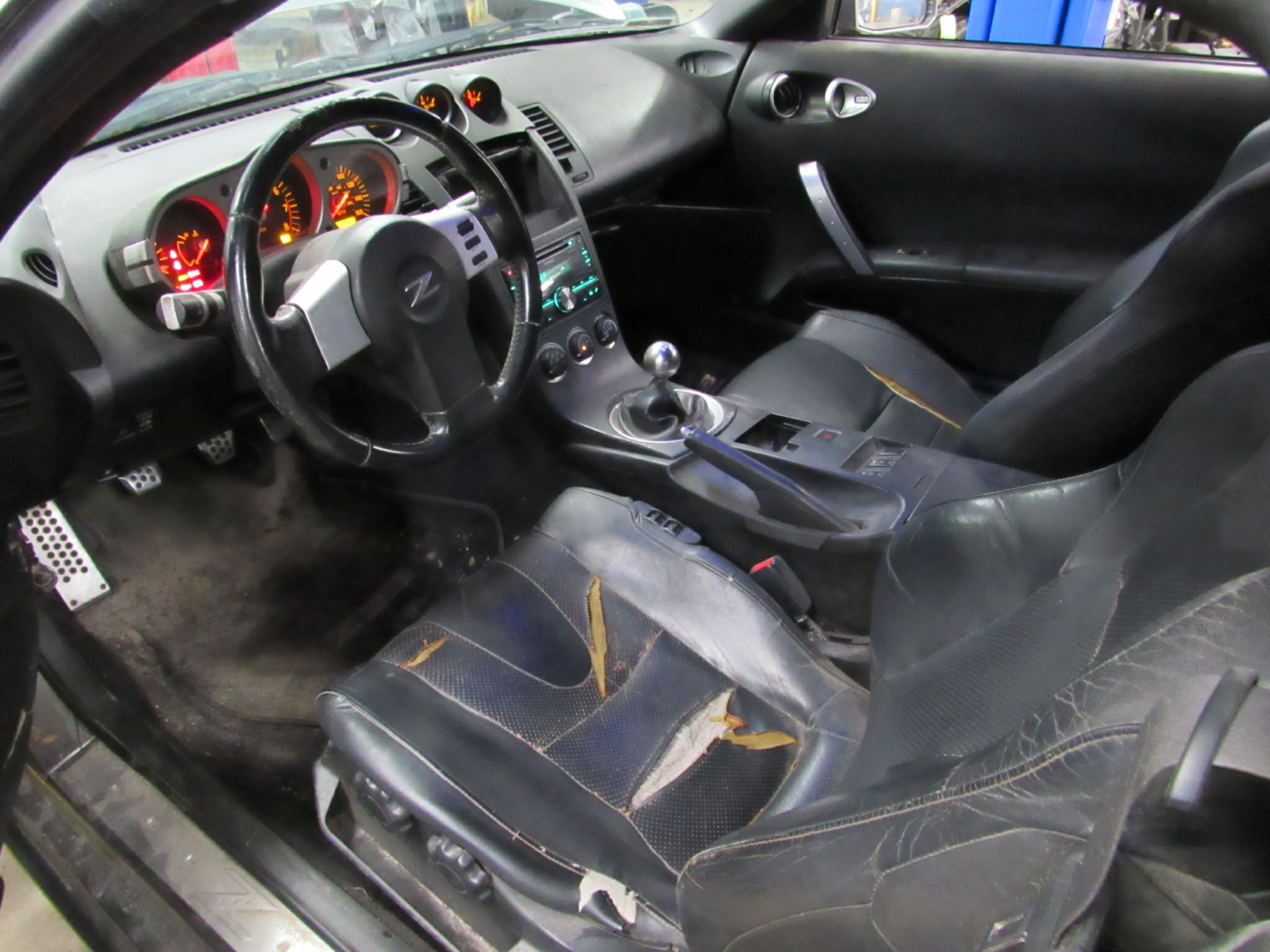 2005 Nissan 350z 6-Speed Convertible Z33 WITH MODS In For Parts