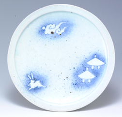 今右衛門古陶磁美術館】染付吹墨兎文皿・所蔵作品のご紹介