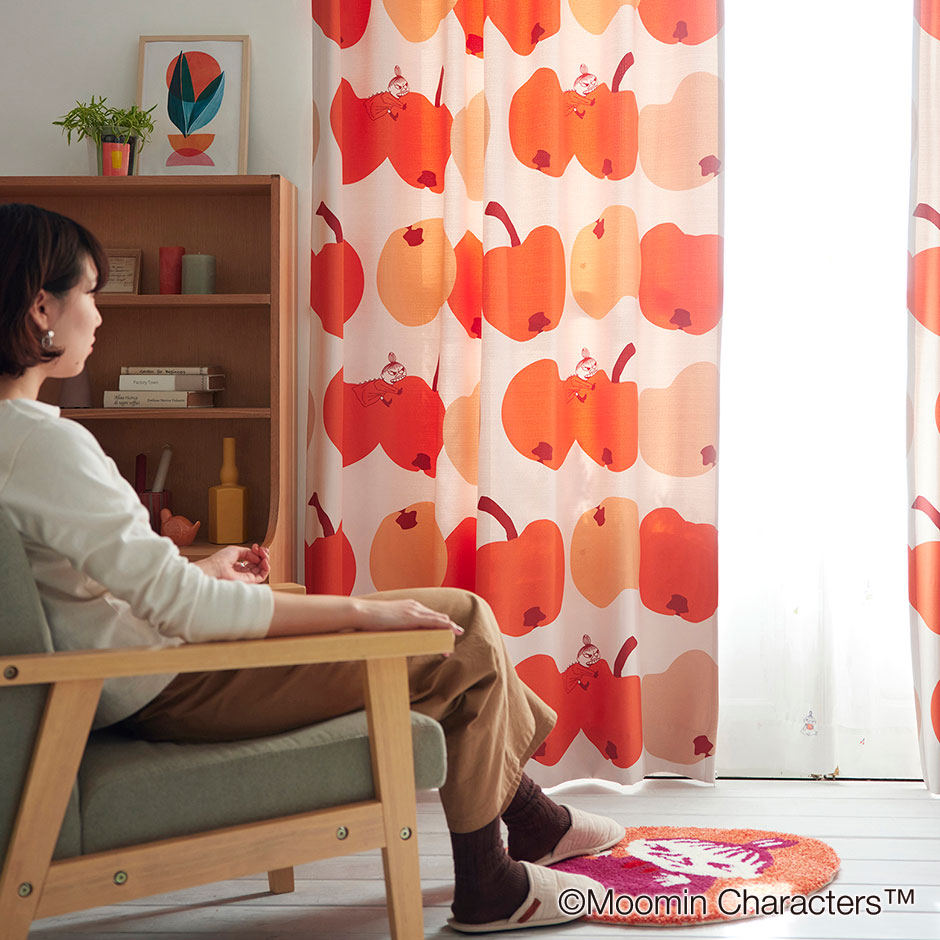 2・3級遮光カーテン ムーミン・リンゴガブリ！（D-1196）｜カーテン