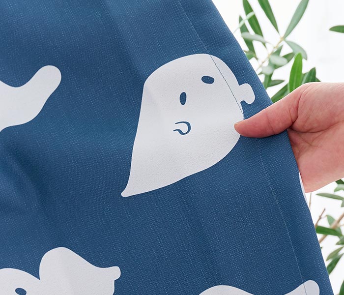 子供部屋に！かわいらしい「おばけ」をデザインした2級遮光カーテン