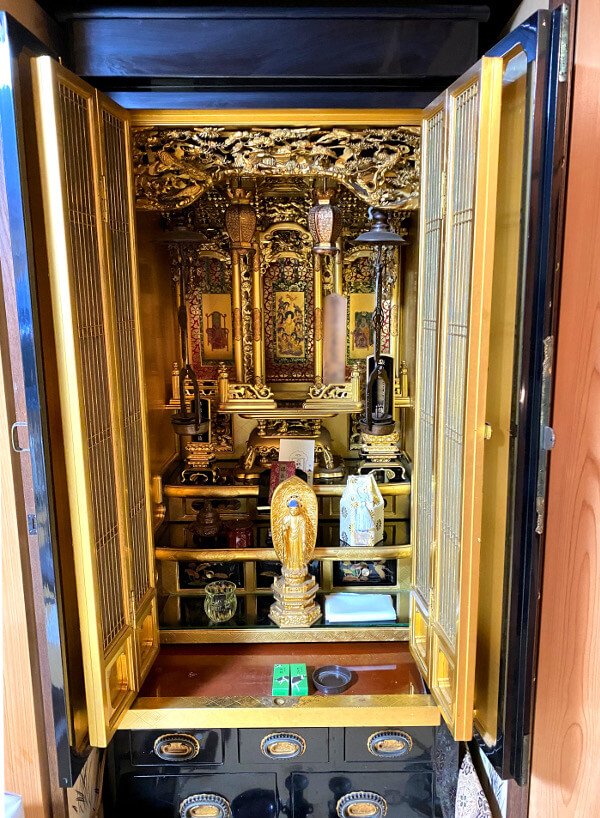 4尺3方開き、伝統的工芸品のお仏壇。蒔絵や彫刻をご希望に合わせて製造