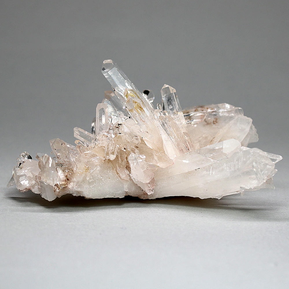 高品質++]コロンビア産水晶クラスター/微かに淡いピンク（原石113g