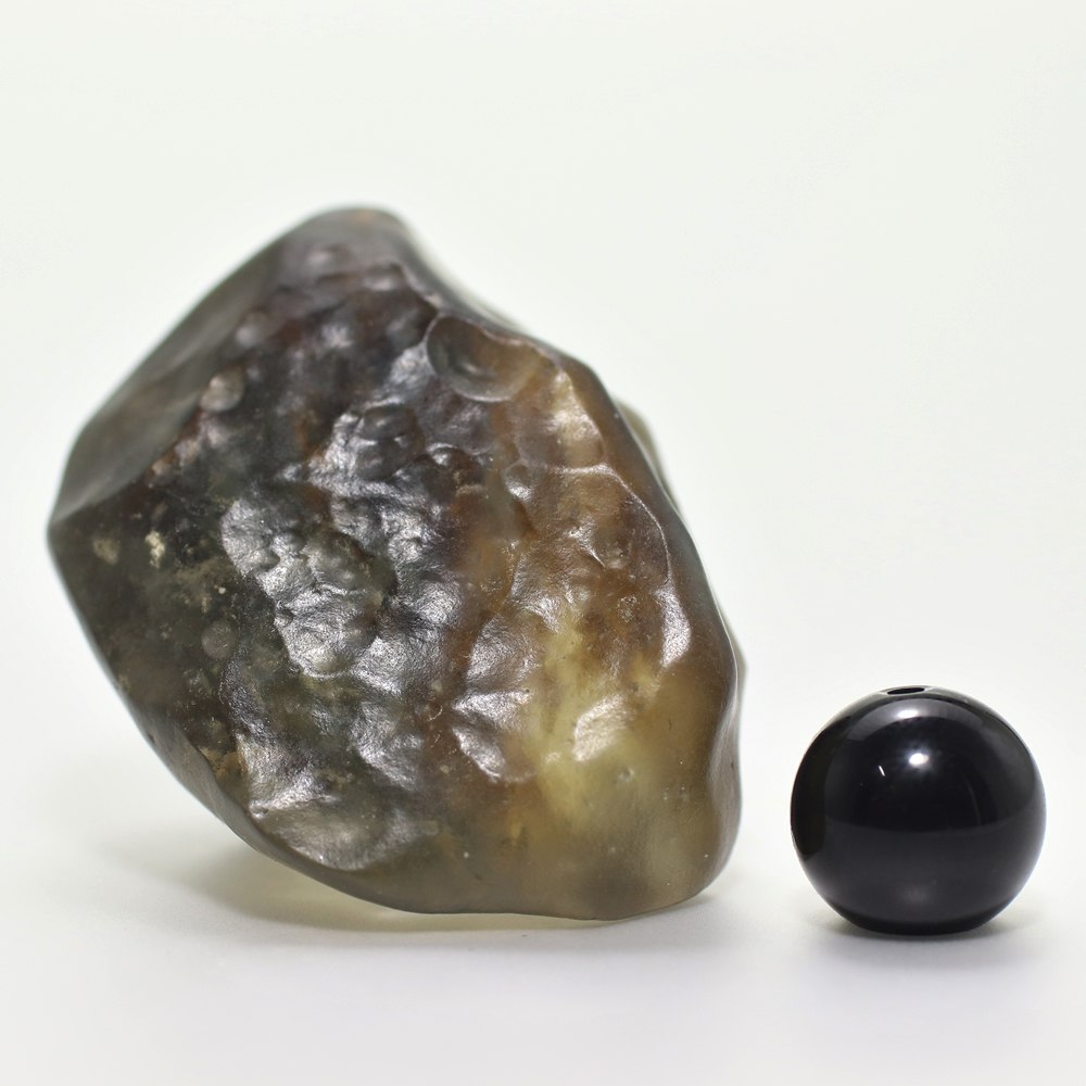 希少・トップクォリティ]天然ブラックリビアングラス原石（16.8g