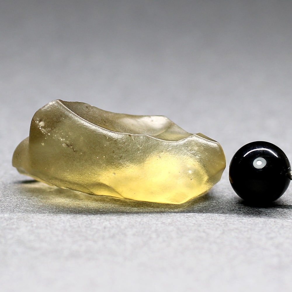 希少・トップクォリティ]天然ブラックリビアングラス原石（8.8g