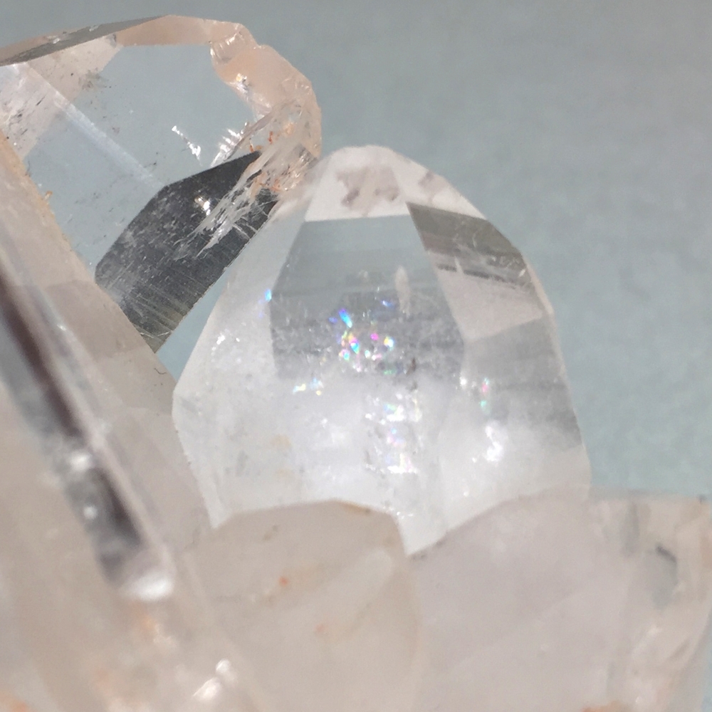 特別価格/高品質・マニカラン産]ヒマラヤ水晶クラスター/原石/淡い