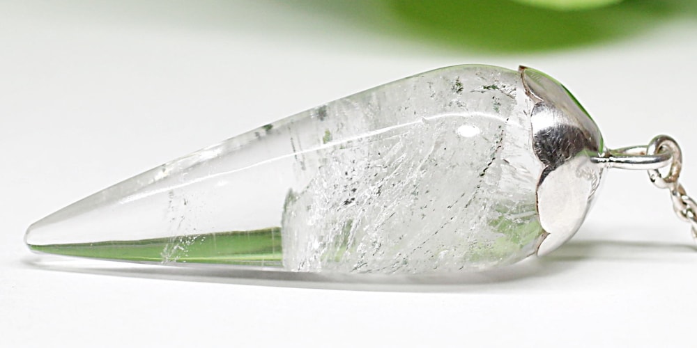 ガネッシュヒマール産]ヒマラヤ水晶ペンデュラム/一部クローライト内包