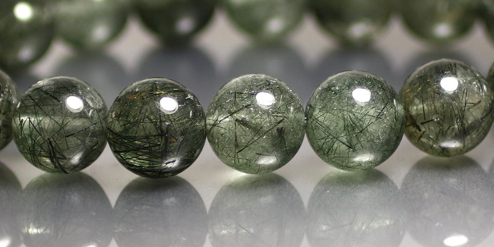 ガネッシュヒマール産]アクチノライト入りヒマラヤ水晶ブレスレット