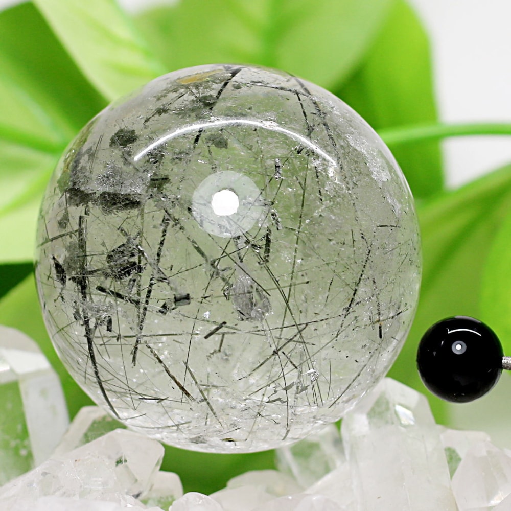 ガネッシュヒマール産ヒマラヤ水晶丸玉/角閃石&緑閃石内包スフィア