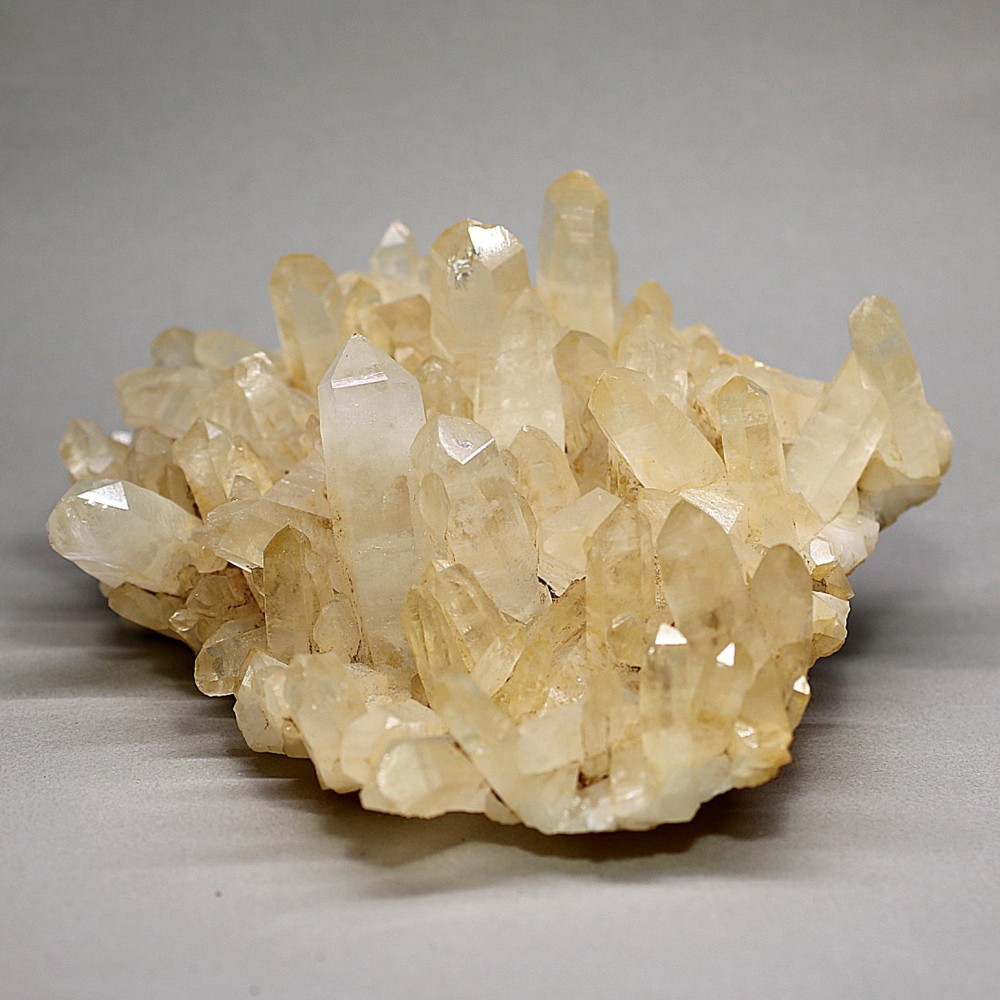 カンチェンジュンガ産]ヒマラヤ水晶クラスター/原石（希少な淡い色合い