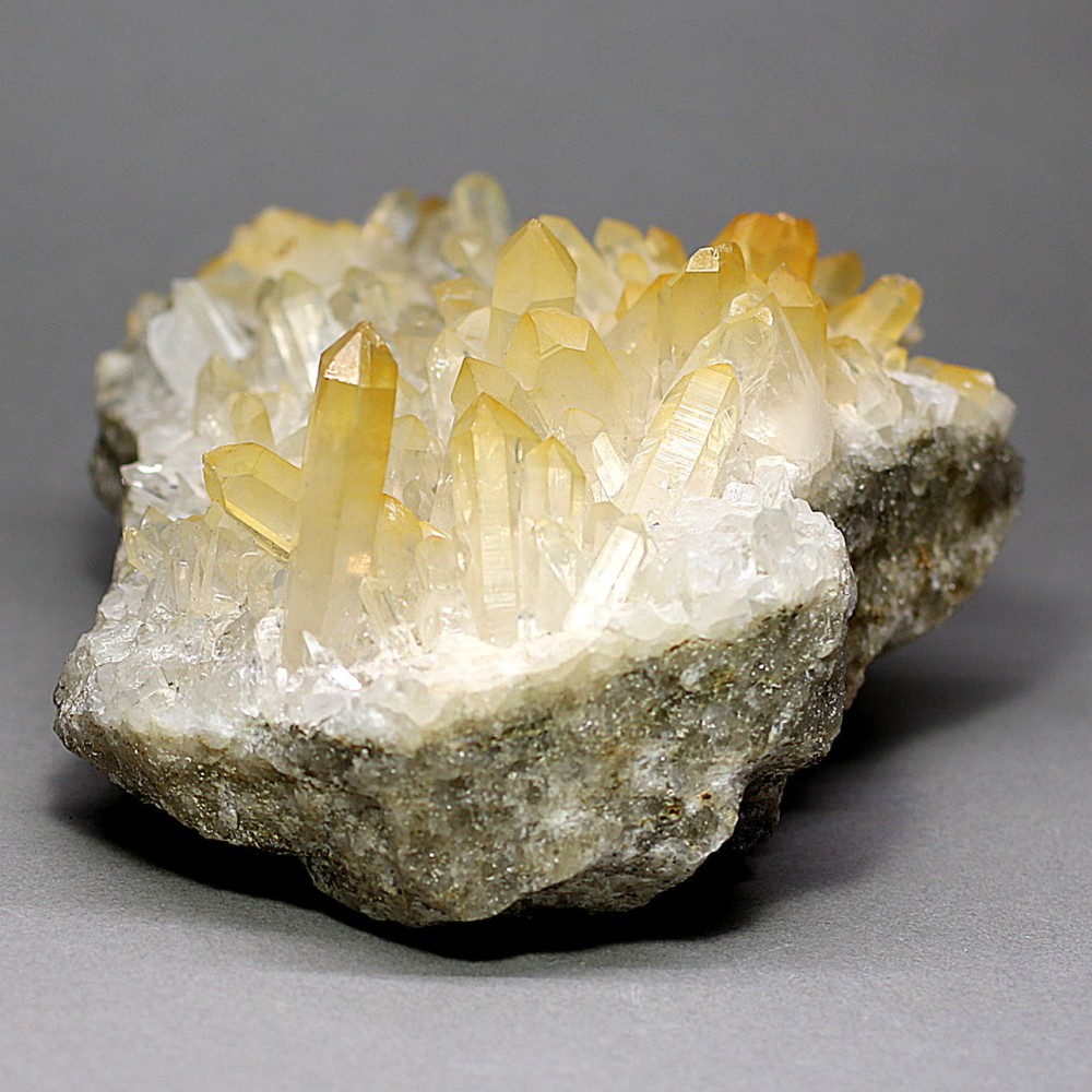 カンチェンジュンガ産]ヒマラヤ水晶クラスター/原石（大変珍しい