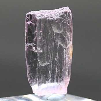 アフガニスタン産]ピンククンツァイト結晶原石（非加熱無着色/57.7g