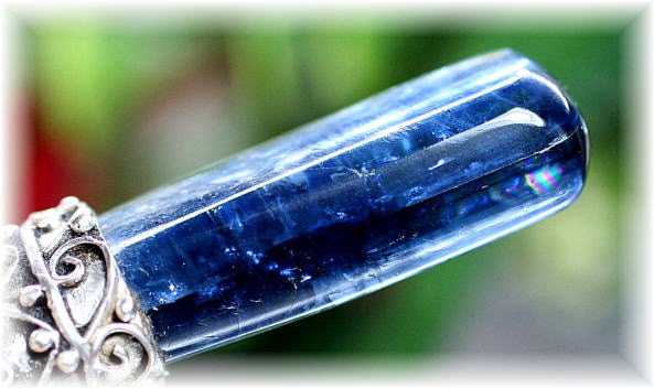 ネパール/サンクワサバ産]ヒマラヤカイヤナイトペンダントトップ