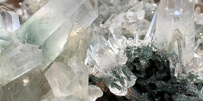 インド/ガルサ渓谷産ヒマラヤ水晶クラスター（未加工原石、群晶