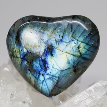 高品質・マダガスカル産]ラブラドライトハート型モチーフ（幅39.1mm