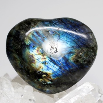 高品質・マダガスカル産]ラブラドライトハート型モチーフ（幅52mm