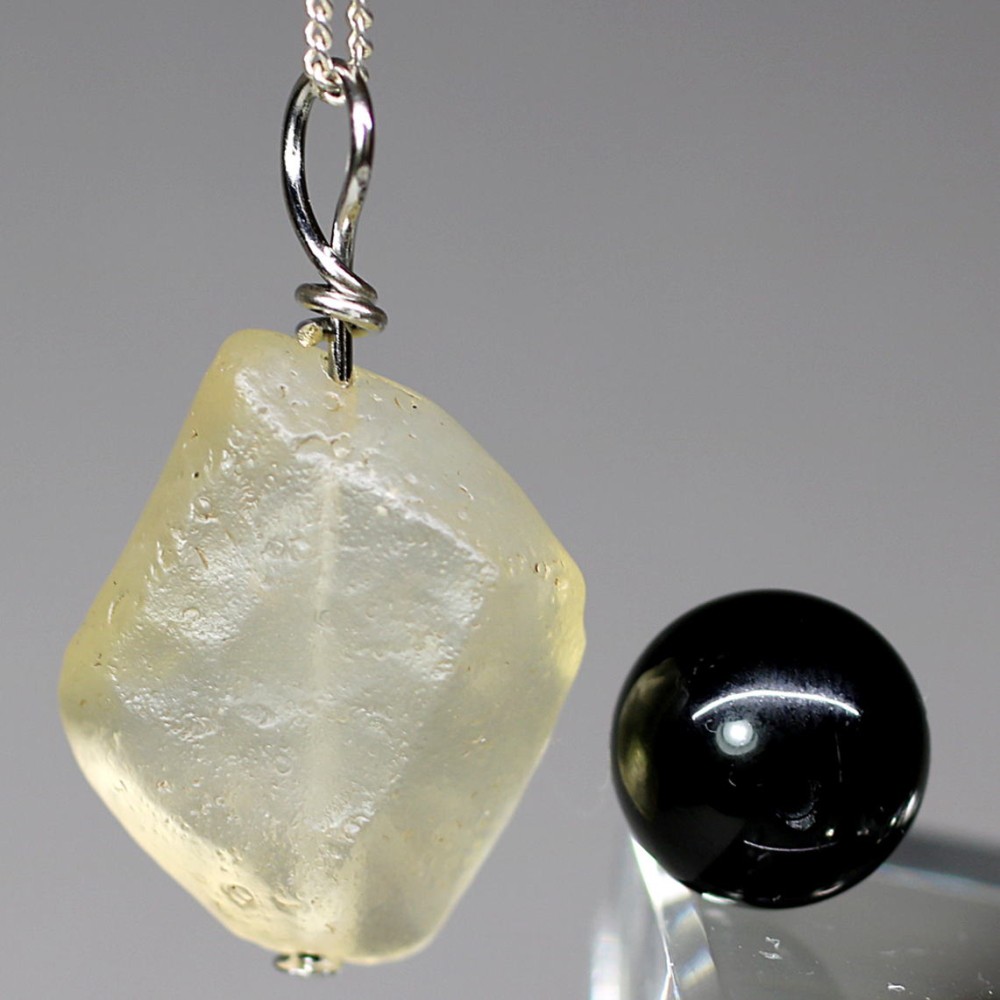 リビア砂漠産]天然リビアングラス原石ペンダントトップ - 埼玉県吉川市