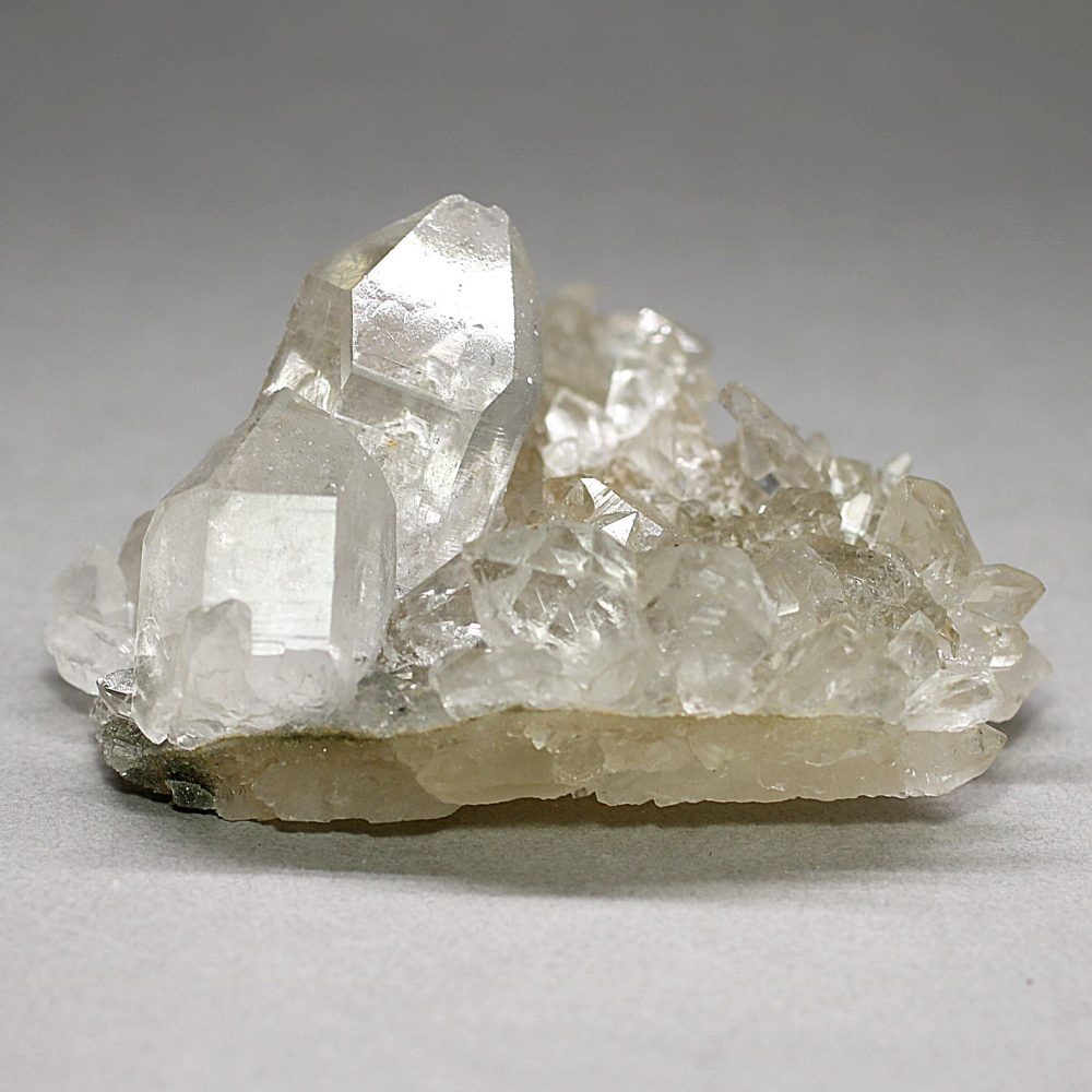 特別価格/高品質・マニカラン産]ヒマラヤ水晶クラスター/原石/淡い