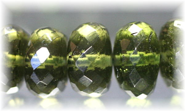 3A++]天然モルダバイトボタンカットブレスレット（約9.4-10.3mm・鑑別