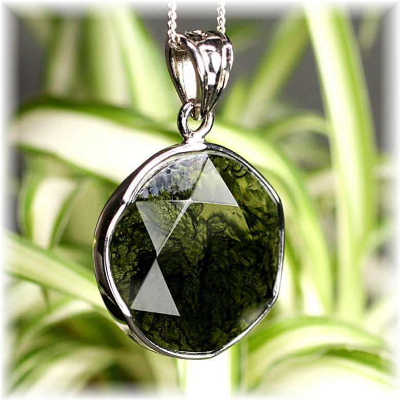 天然モルダバイトペンダントトップ（シルバー925・ヘキサゴン） - 埼玉