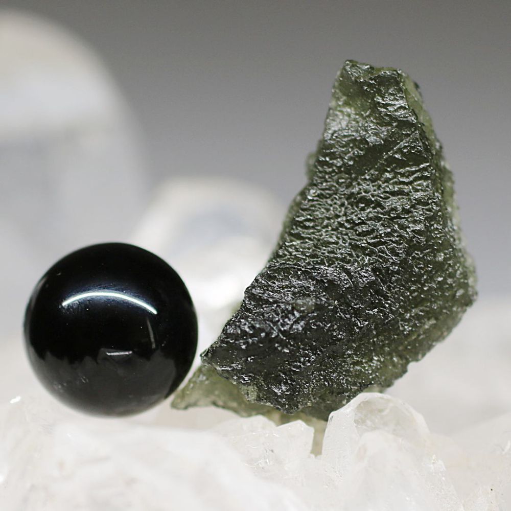 チェコ共和国産]天然モルダバイト原石 - 埼玉県吉川市の天然石専門店