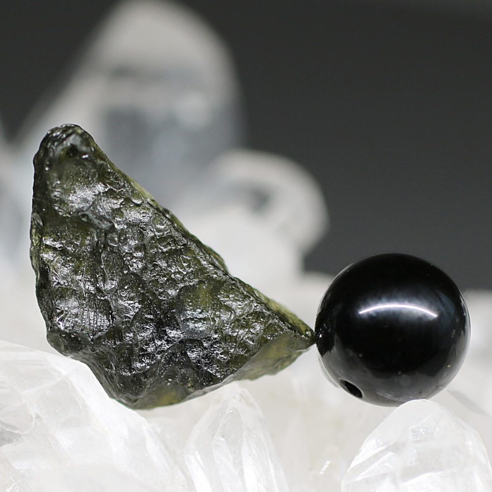 チェコ共和国産]天然モルダバイト原石 - 埼玉県吉川市の天然石専門店