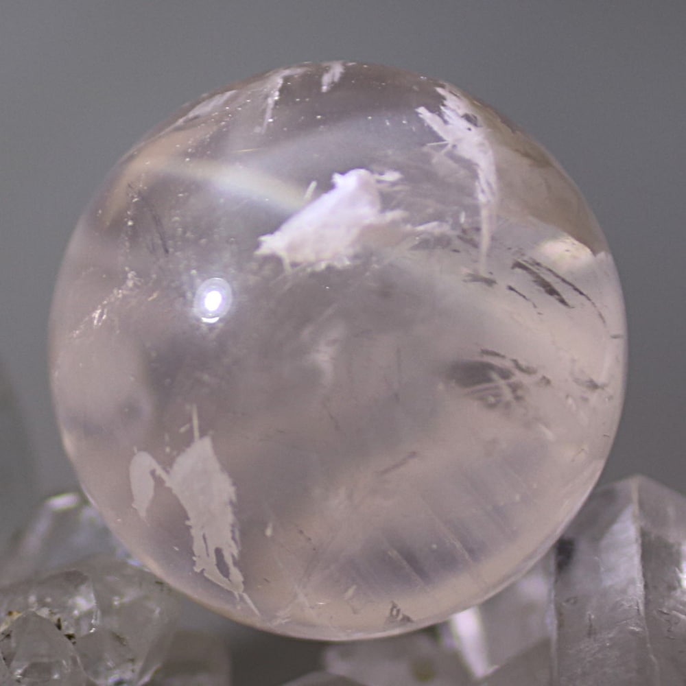 高品質]セリサイトインスターローズクォーツ丸玉/淡いピンクローズ