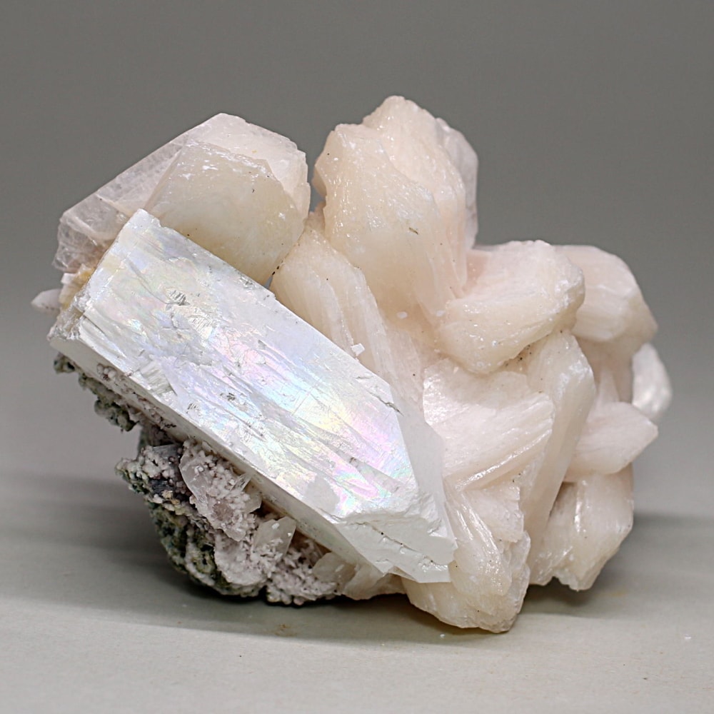 インド/プネー産]変種アポフィライト共生？スティルバイト原石