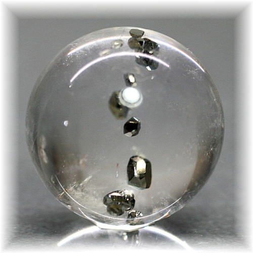 高品質・ブラジル産]パイライトインクォーツ丸玉/スフィア（黄鉄鉱