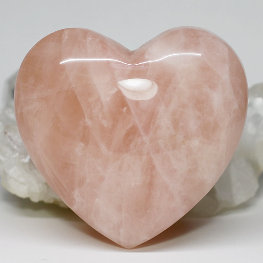 ブラジル産]ローズクォーツハート型磨き石（ハートシェイプオブジェ