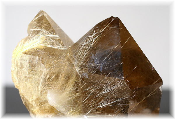 ブラジル産]ゴールドルチルクォーツクラスター（原石） - 埼玉県吉川市