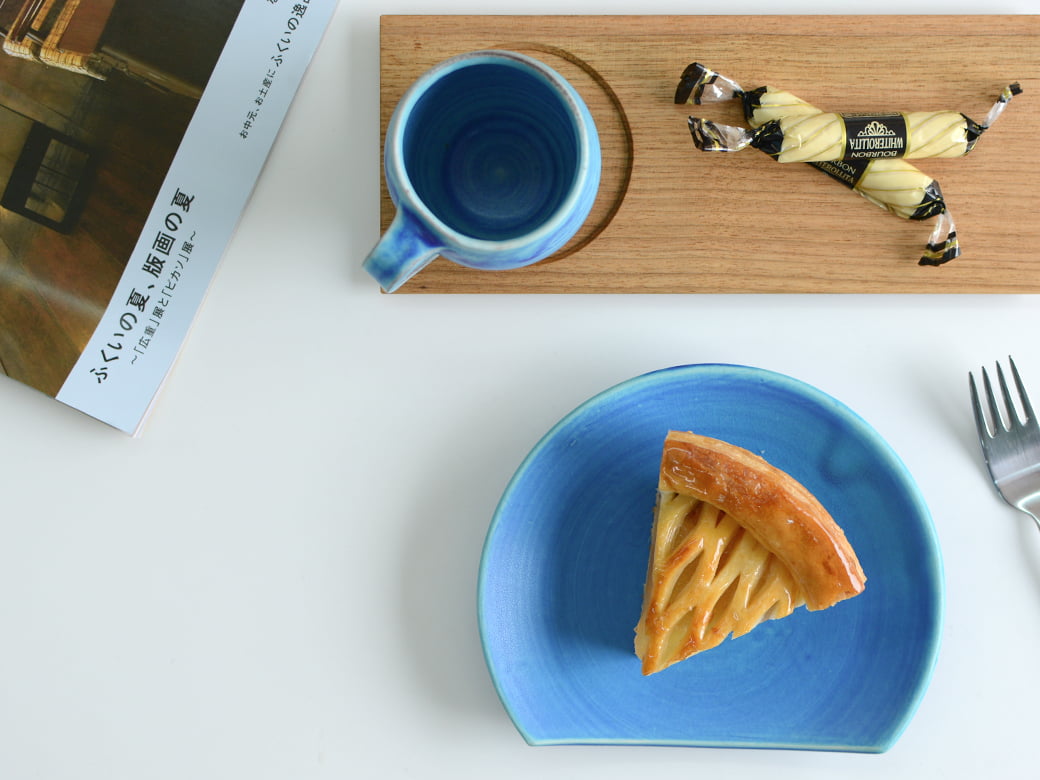 本間友幸 薔薇貫入釉 三角カップ「薔薇の泉」 | ホンマトモユキ