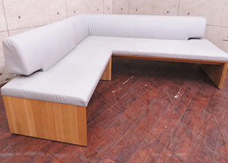 カリモク ドマーニ 3人掛けソファ 布張り 鋲打ち 金華山 カリモク