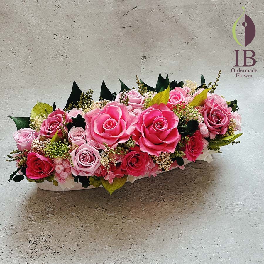 プリザーブドフラワーピンクのバラの横長アレンジ241218m