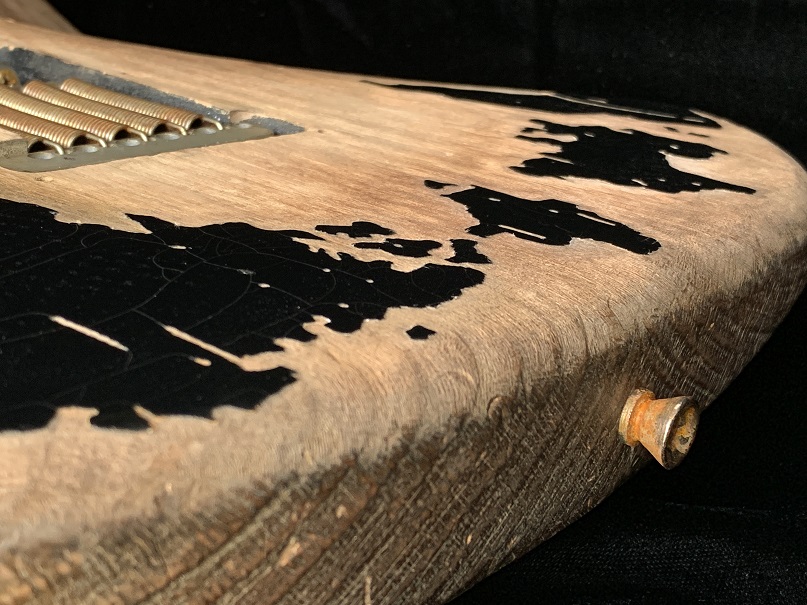 本物のRelicとは】ギターのレリック加工って何？きずだらけで