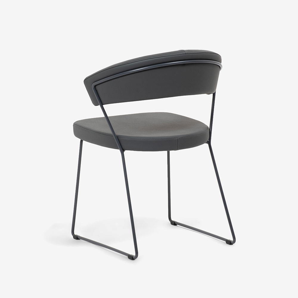 Calligaris（カリガリス）ダイニングチェア「New York CB1022」革