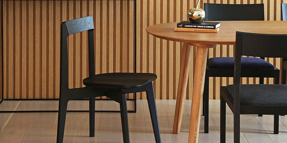 ダイニングチェア「リアルト」板座 ホワイトオーク材 ブラック色【受注