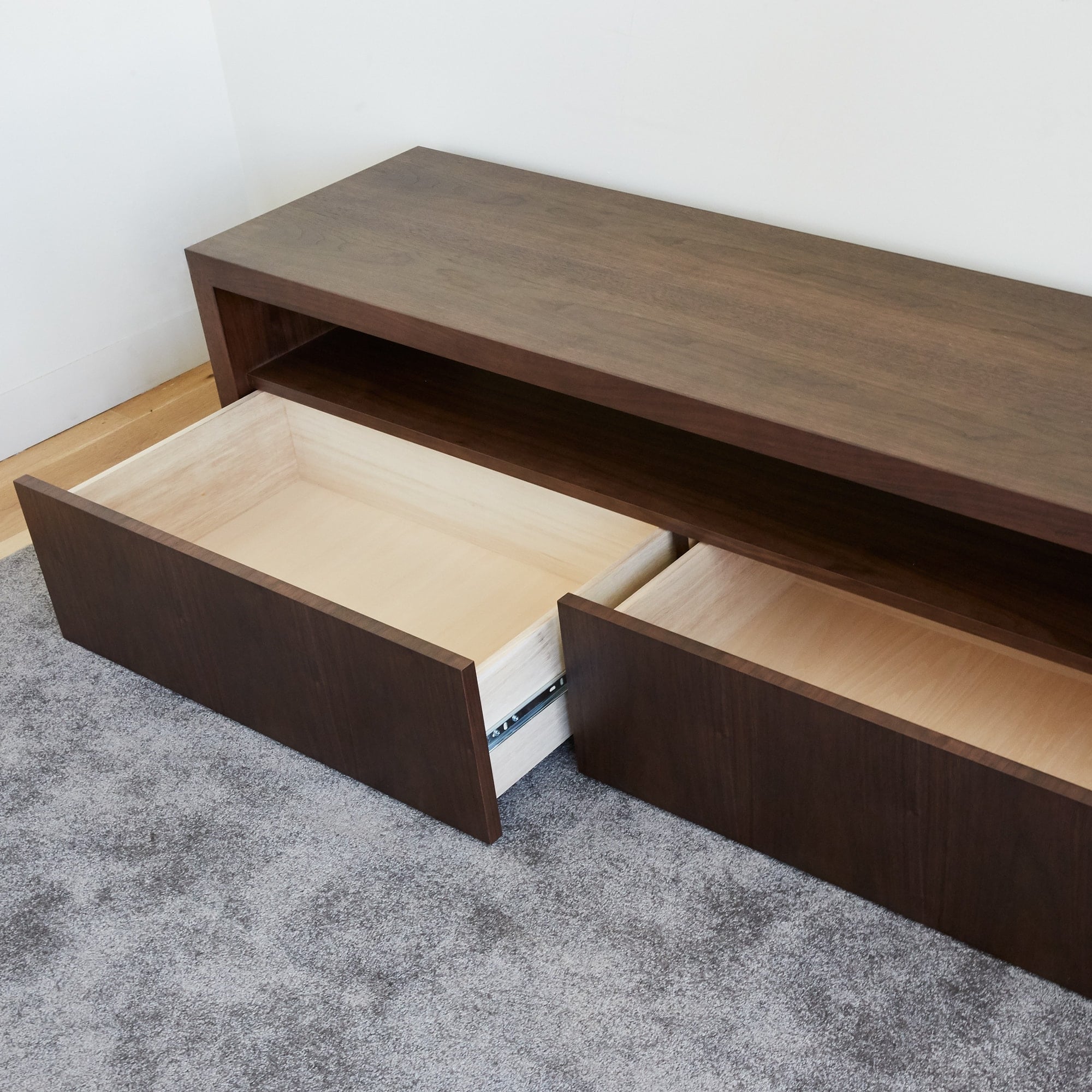 MARGOT LOW BOARD Walnut｜TVボード・サイドボード｜IDEE SHOP Online