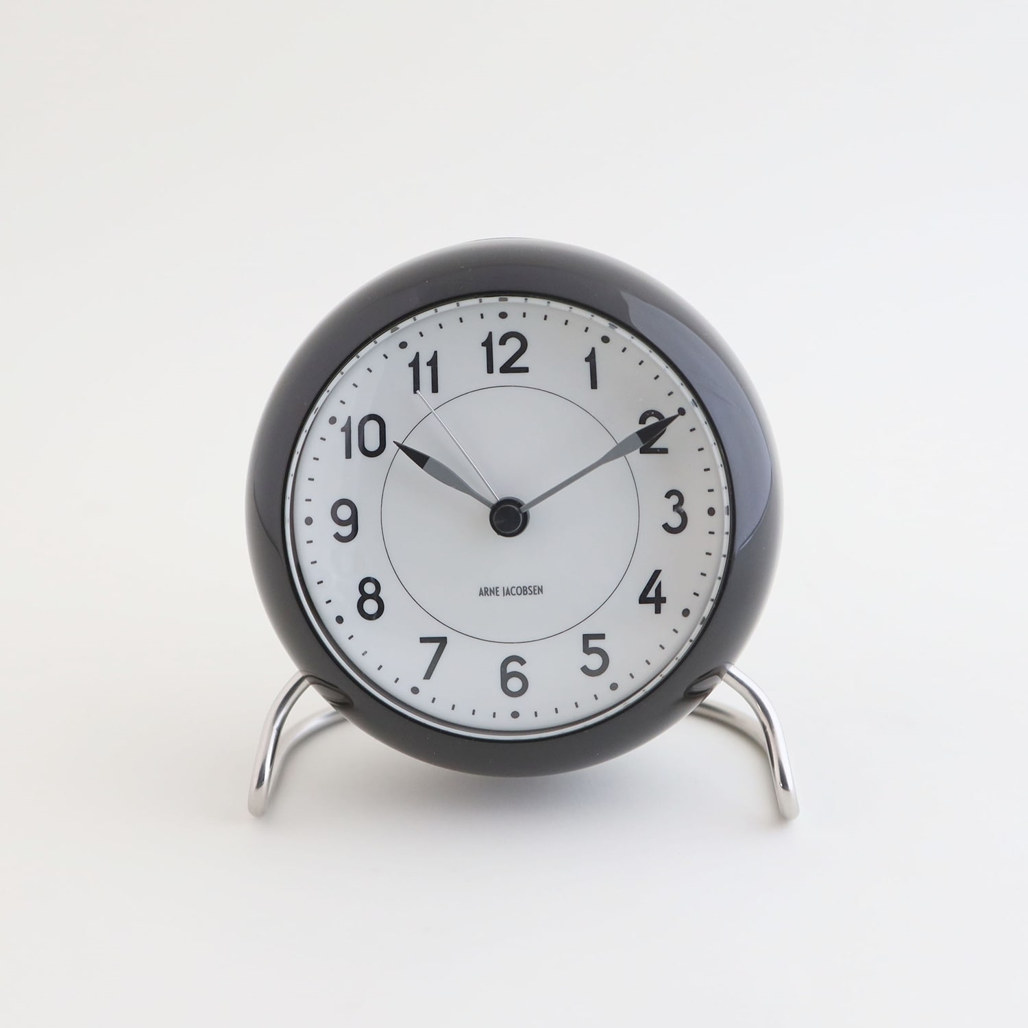 Arne Jacobsen テーブルクロック STATION ブラック｜時計｜IDEE SHOP