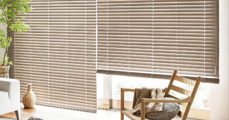 タチカワブラインド木製ブラインド（防炎・耐水）取付工事