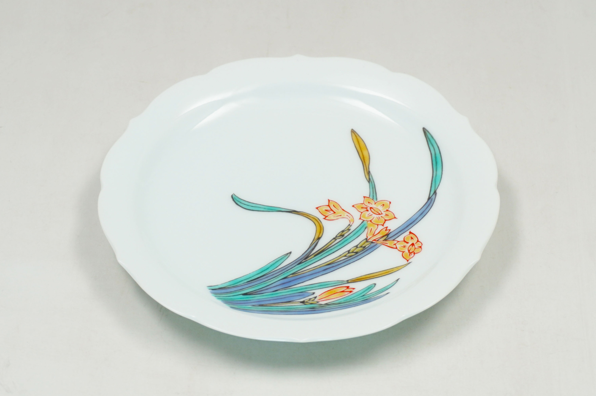 水仙四寸輪花皿 - 有田焼 窯元伊兵衛