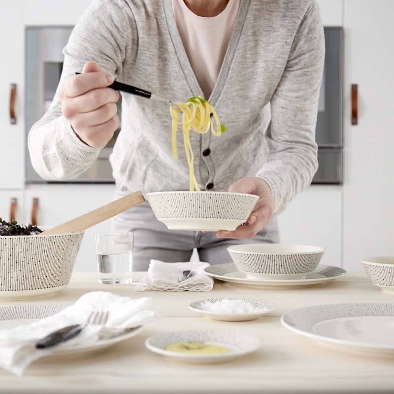 マイニオ サラストゥス ボウル 17cm ブラックiittala/Arabia|北欧食器