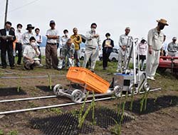 アスパラガス自動収穫機の開発報告会 来春の無人運転実現を | 県内JAの