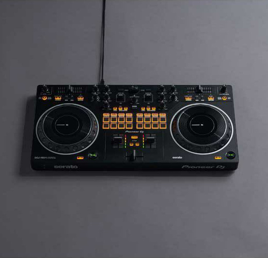 初心者向けスクラッチスタイルDJコントローラーPioneer DJ DDJ-REV1