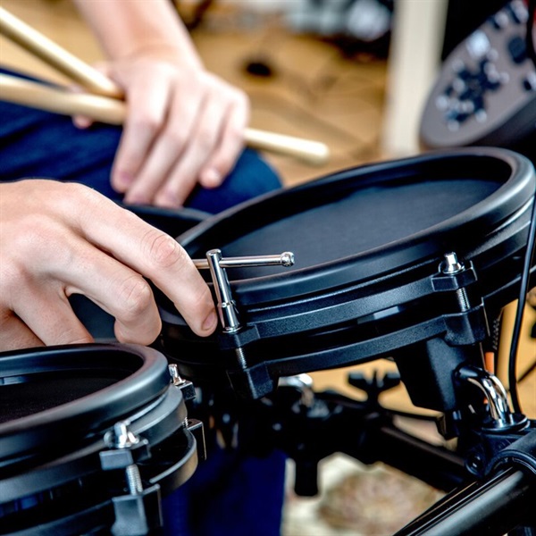 ALESIS Nitro Mesh Kit [8ピース・オールメッシュ電子ドラムキット