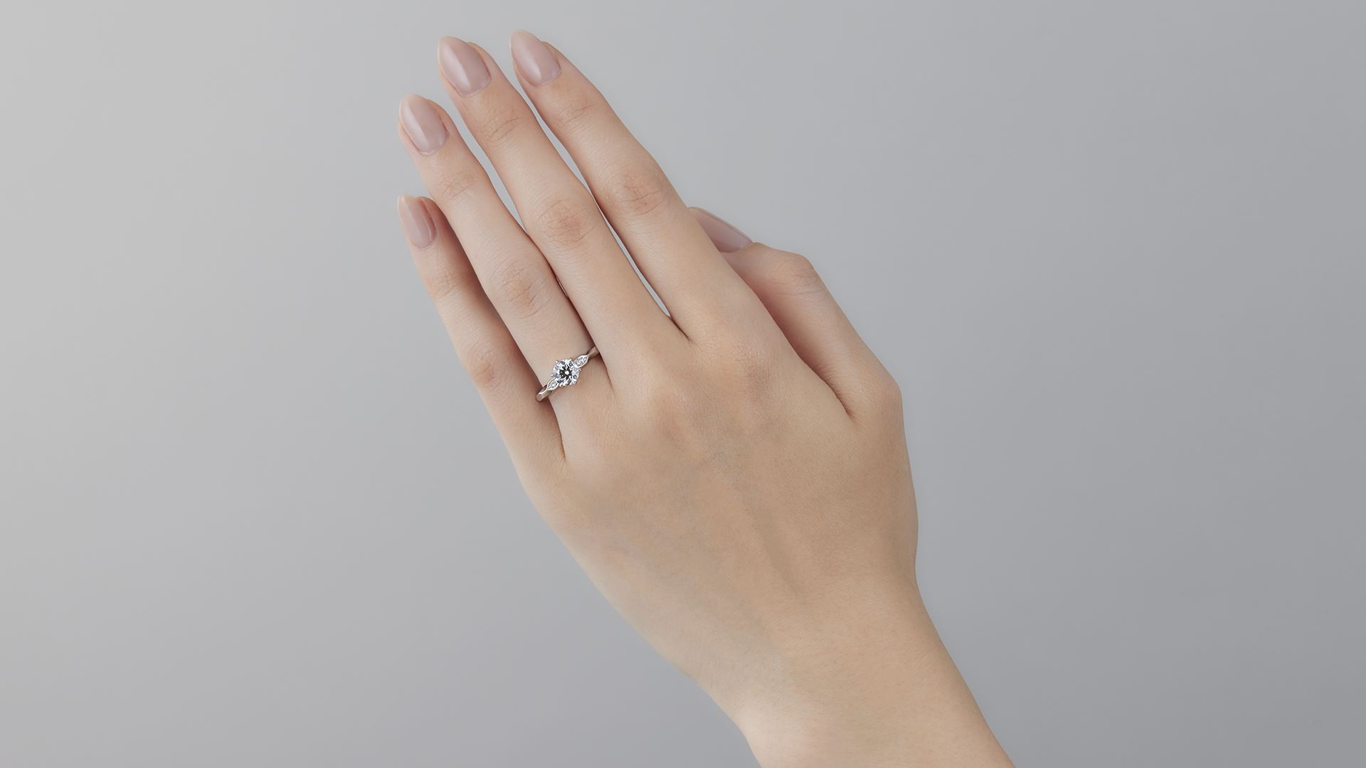 水の綾【銀座本店・なんば店 限定展示】｜婚約指輪（エンゲージリング