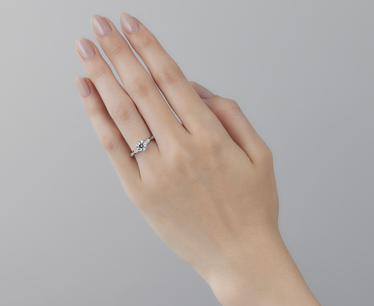 水の綾【銀座本店・なんば店 限定展示】｜婚約指輪（エンゲージリング