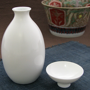 濁し釉白磁酒器--大拓窯 daitaku kiln