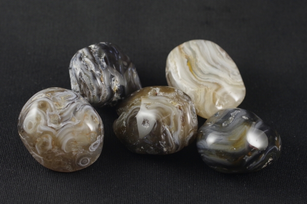 北海道産 花石瑪瑙原石1．3kg 天然石販売 名取貴石 天然石・国産